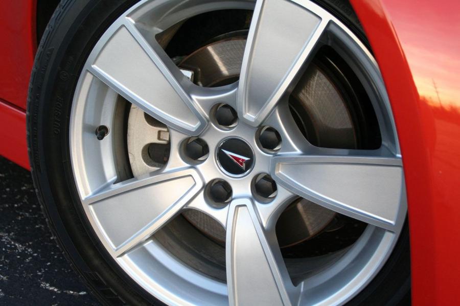  Pontiac G8 GT 2008 года  (фото 30 из 48)